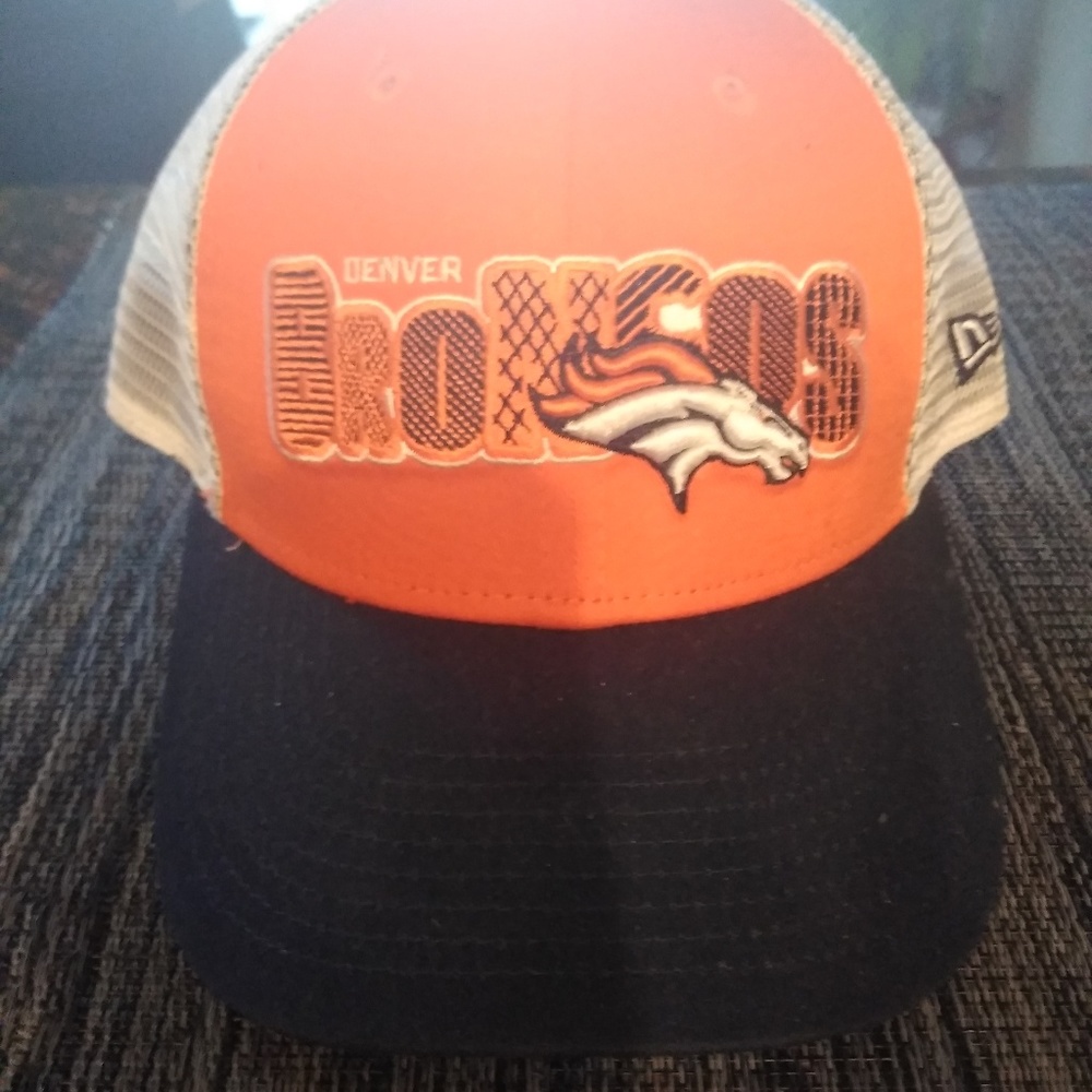 New broncos snapback hat